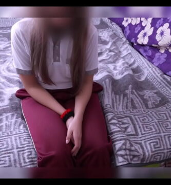 Le Pido a COLEGIALA que se Quite la Ropa para CHUPARLE TODA la COLA!! Se la CHUPO a SOLAS!! Regresó a la Escuela y Vuelve a EXCITARME con su UNIFORME PUESTO!!